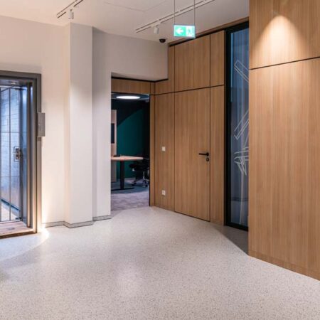 OLB Bremen - Trennwand mit Holzbestandteilen
